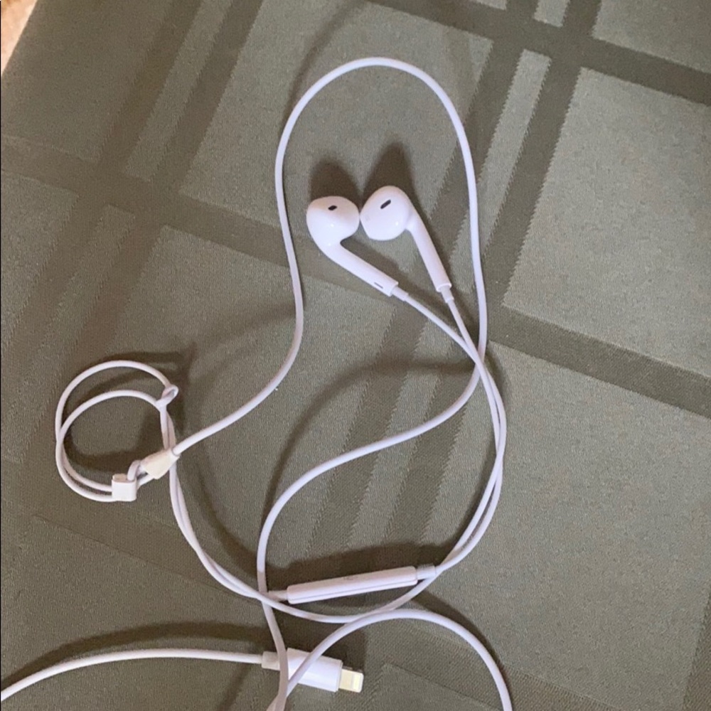 Apple iPhone headphones - Picture 2 of 2